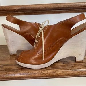 Cole Rood Haan Co wedge Size 10, 10.5 Vintage leather, visible wear on bottom.